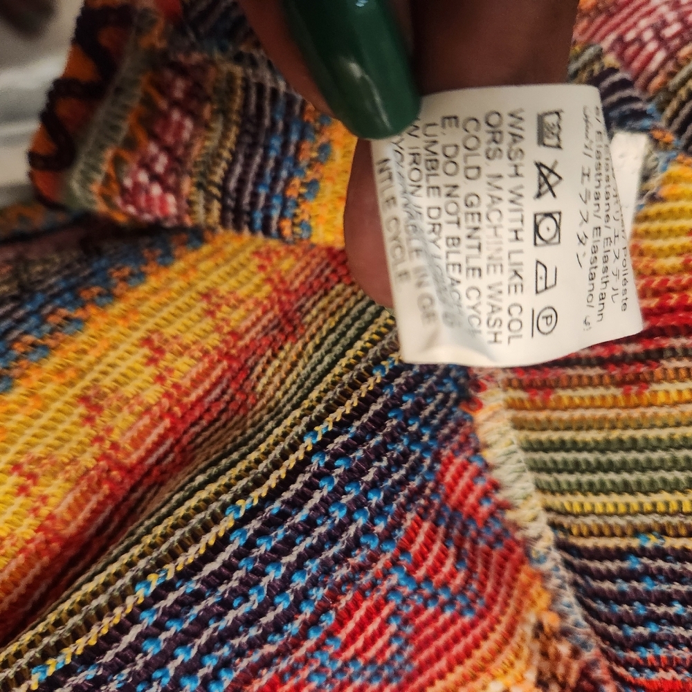 Crochet mult top. Sleeveless and the back crosses so the back is partially out. - Picture 3 of 5